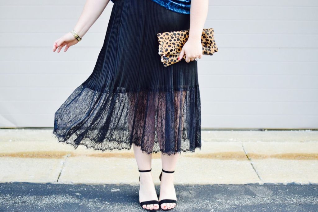 Liz Louize a plus size boutique in Royal Oak Michigan, a blog post sharing a couple of statement pieces I purchased from the boutique and how I styled them. 