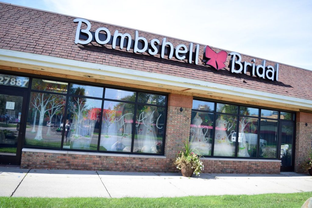 Bombshell Bridal Boutique. On the blog today I am sharing a fabulous plus size bridal boutique here in Michigan. I am also sharing how to have your true style shine through on your wedding day! 