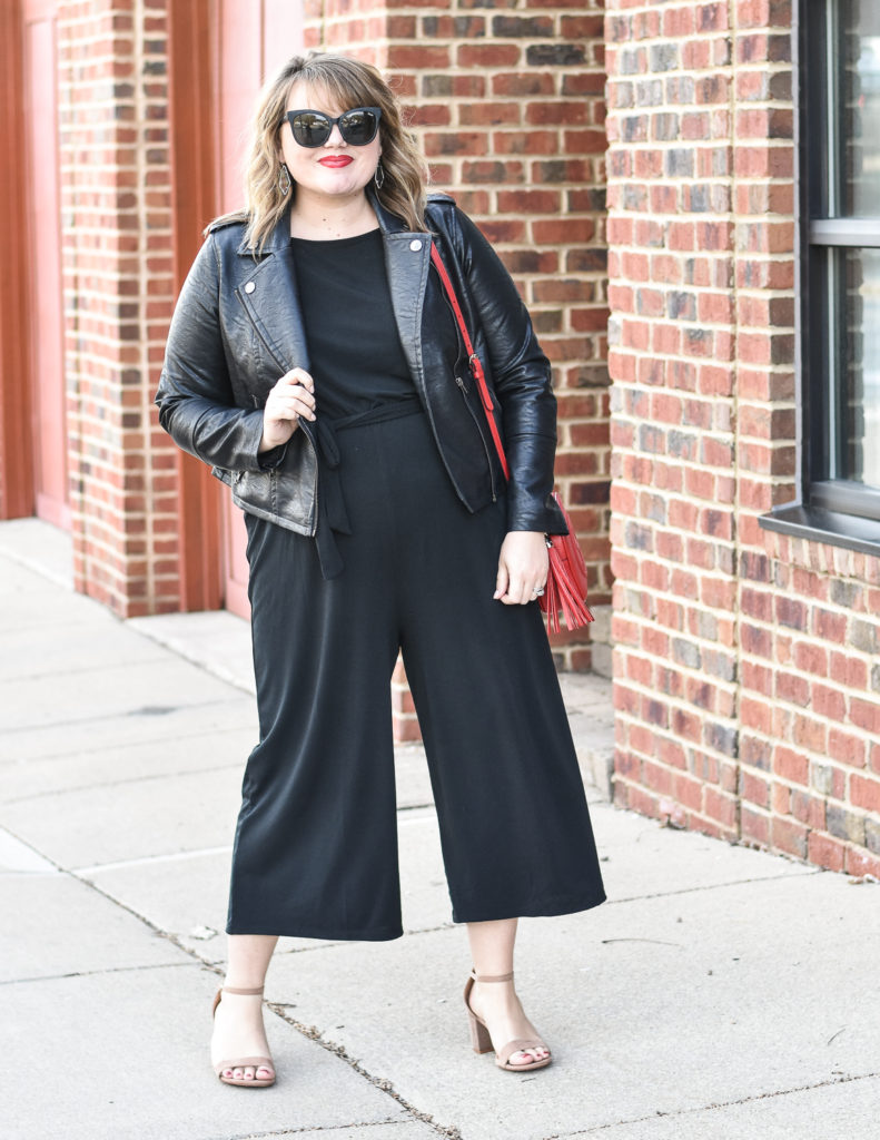 Maternity Styles : The Plus Size and Pregnant Edit. Sharing 4 outfit formulas that work with non maternity styles for the plus size and pregnant mom to be. 