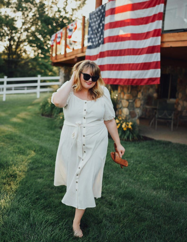 Happy Fourth of July! Sharing a chic white cotton midi dress from H&M that is perfect for summer activities from work to fun on the weekends. 