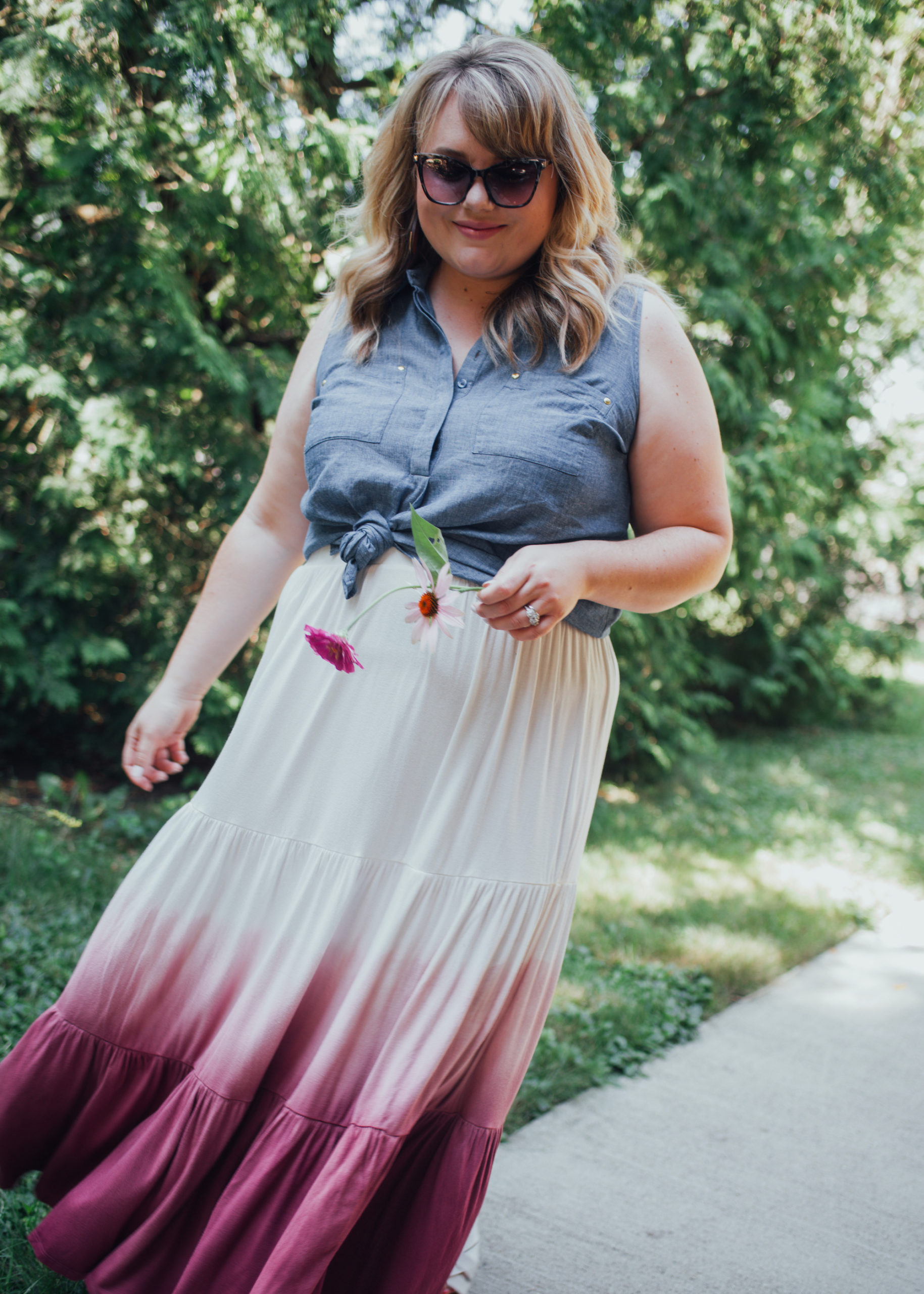 Plus Size Tie Dye, sharing two tie dye pieces that are so fun to finish out the summer! Lane Bryant has plus size tie dye pieces. 