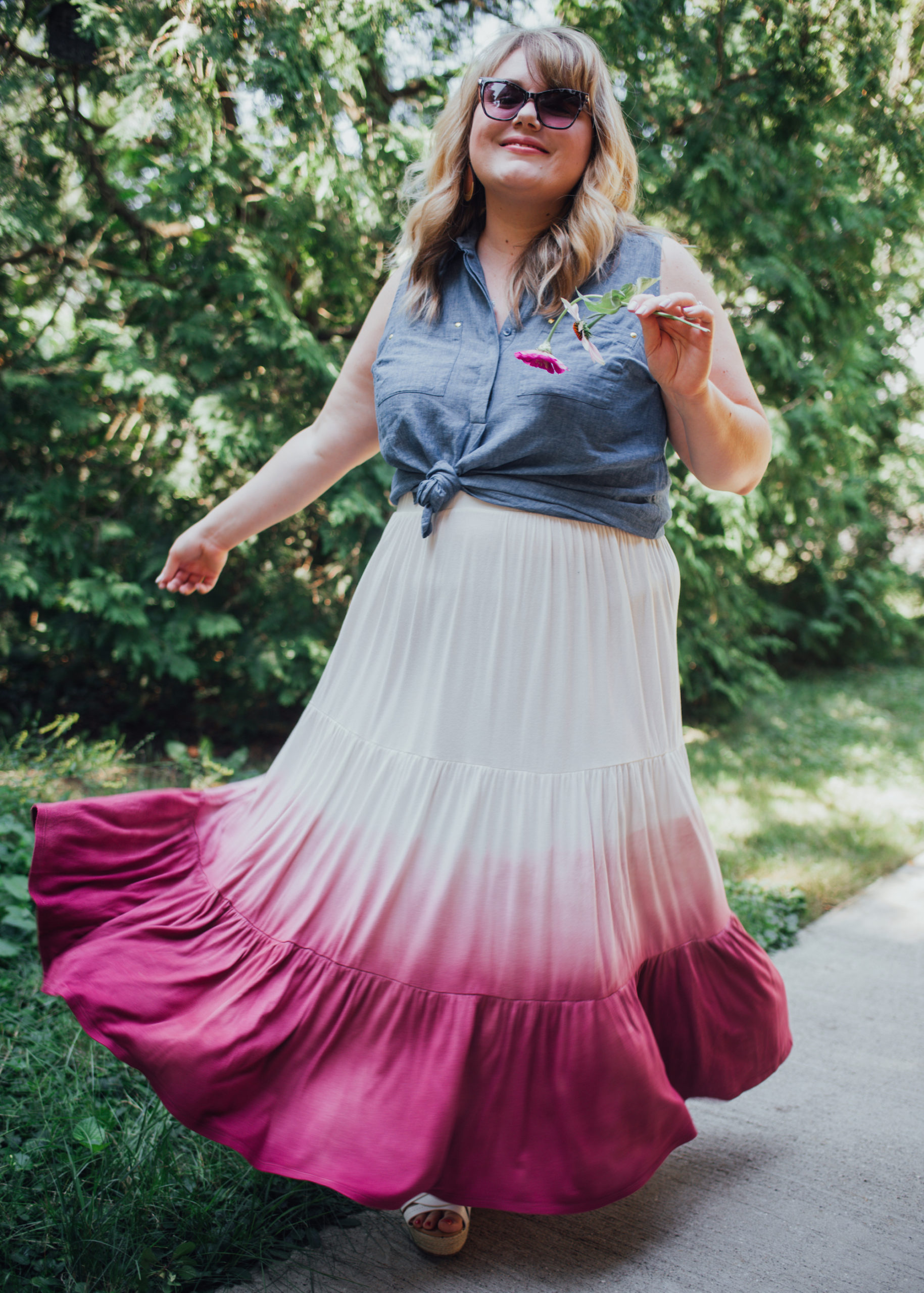 Plus Size Tie Dye, sharing two tie dye pieces that are so fun to finish out the summer! Lane Bryant has plus size tie dye pieces. 