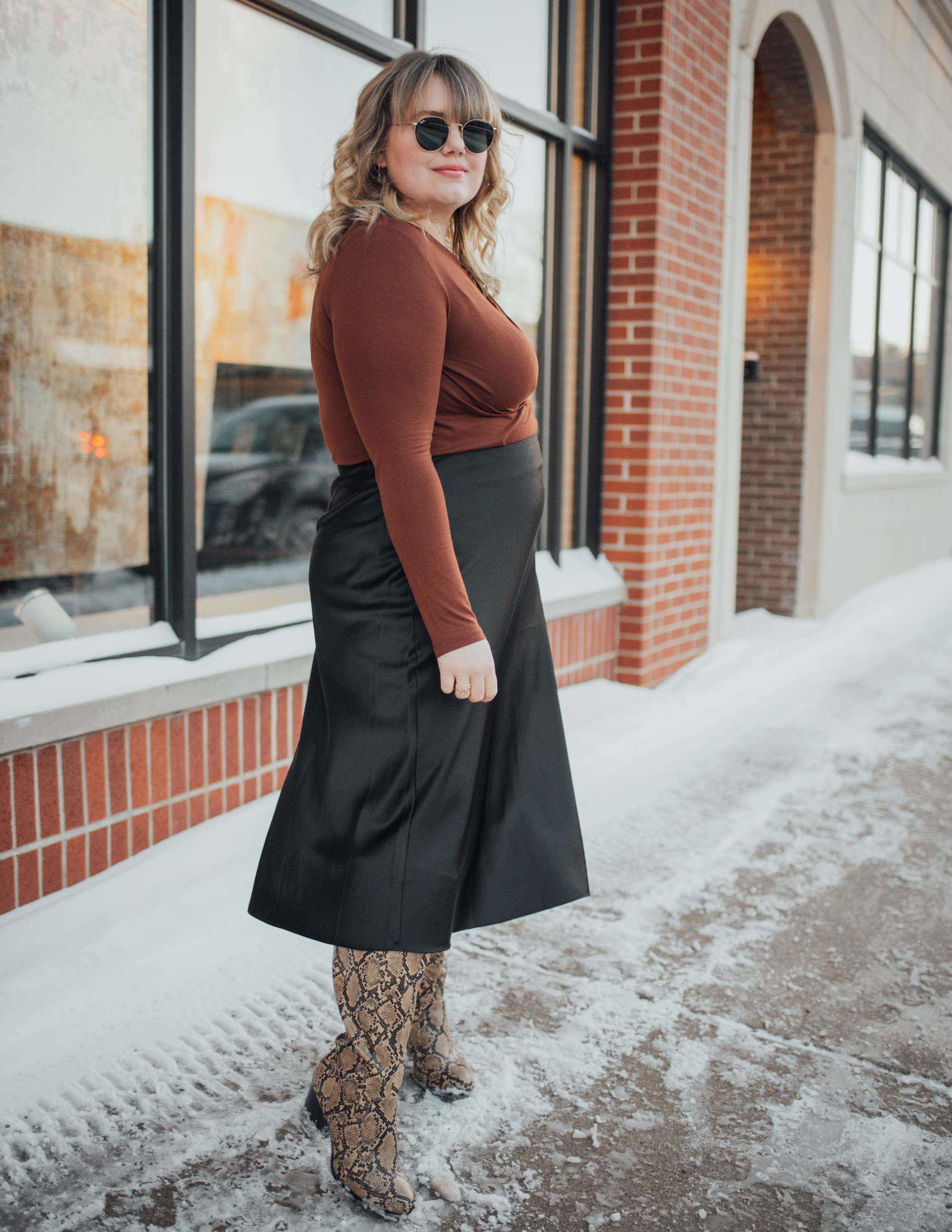 Winter Date Night Out means I am getting dressed in my cutest and warmest outfit! This week its a knit top and skirt with boots to match! 