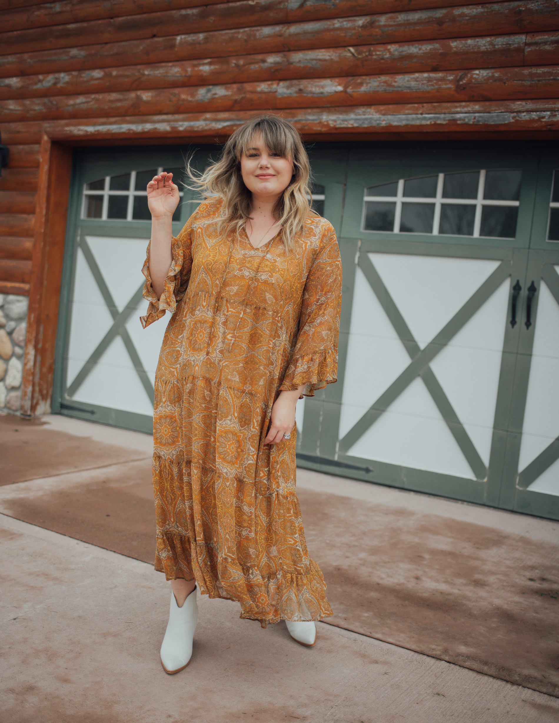 Sharing a roundup of plus size boho maxi dresses! Summer is a great time to try out boho style dresses with a sandal and minimal jewelry! 