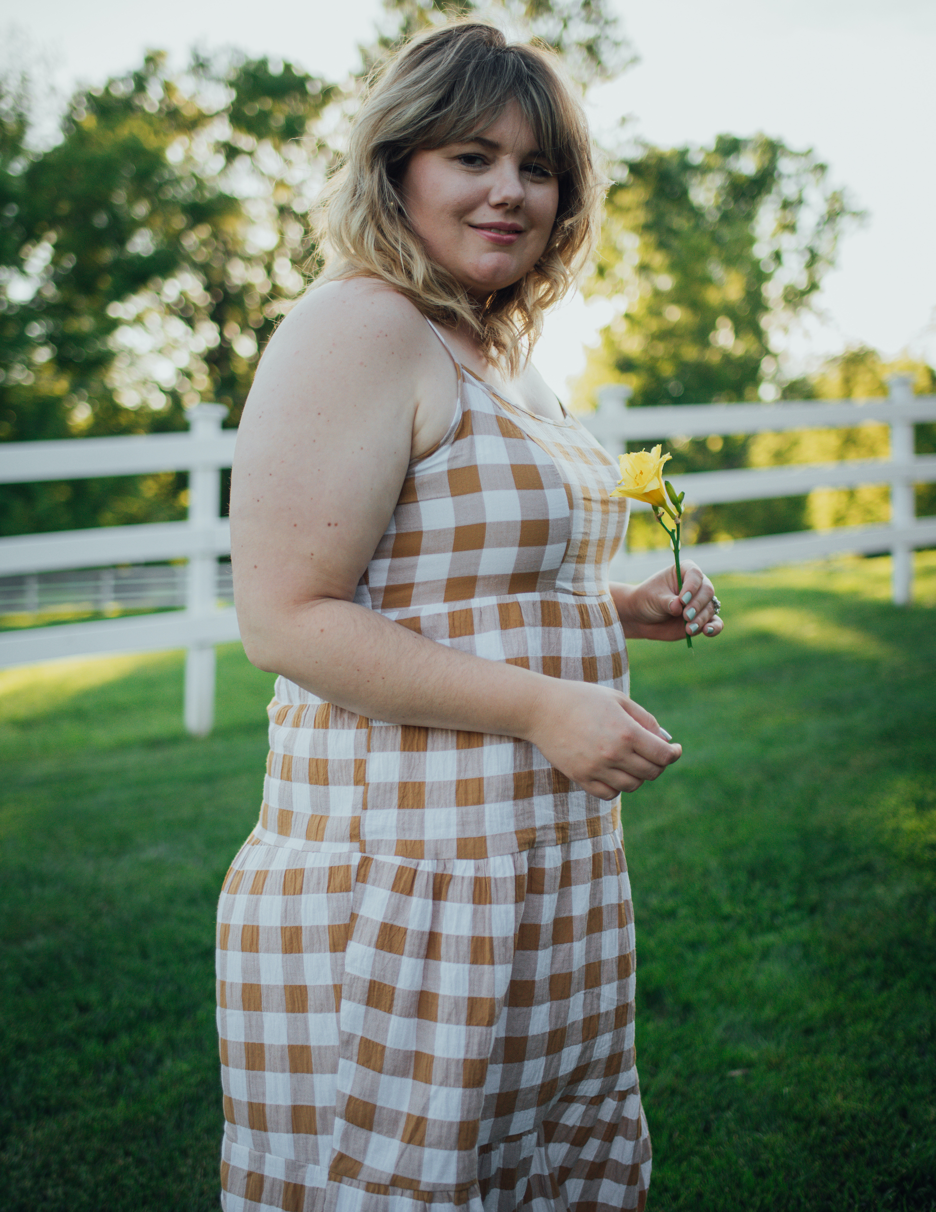 Sharing some summer midi dresses, that are perfect for long warm summer days! Plus size midi dresses are easy to style and look great. 
