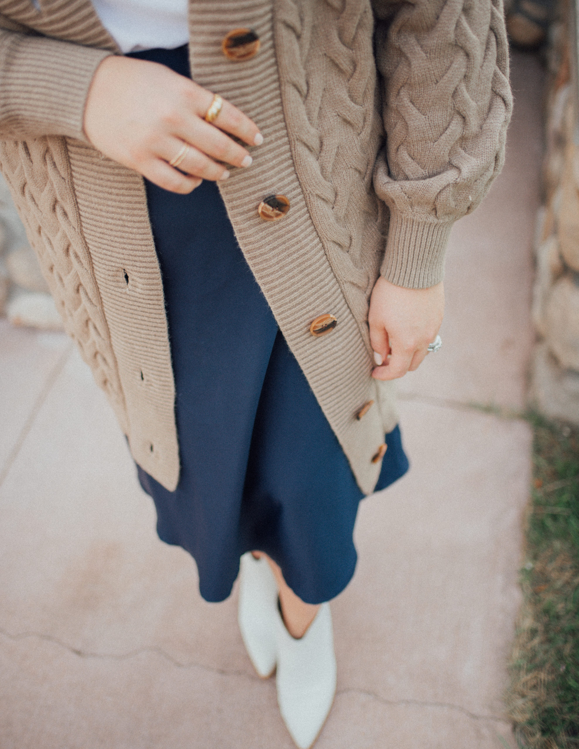 Sharing a roundup of long cardigans that are worth wearing for 2021 Fall and Winter! Style over leggings, skirts and dresses! 