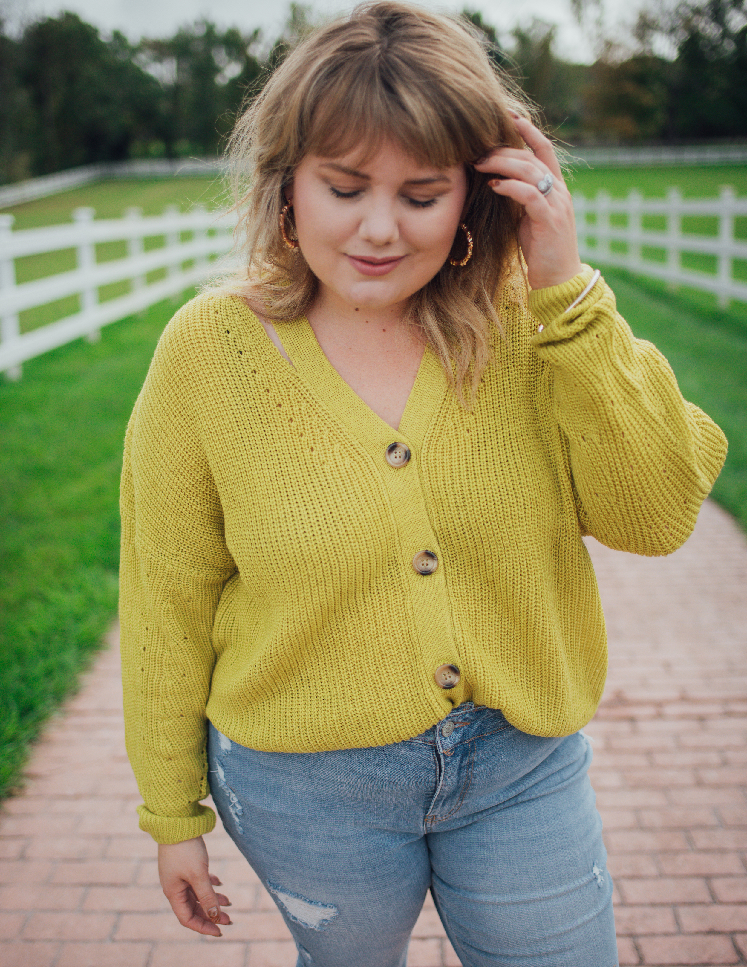 Sharing some cute sweaters from the brand Cato, and a chic cardigan and flare denim outfit! I styled a plus size green cardigan from Cato.