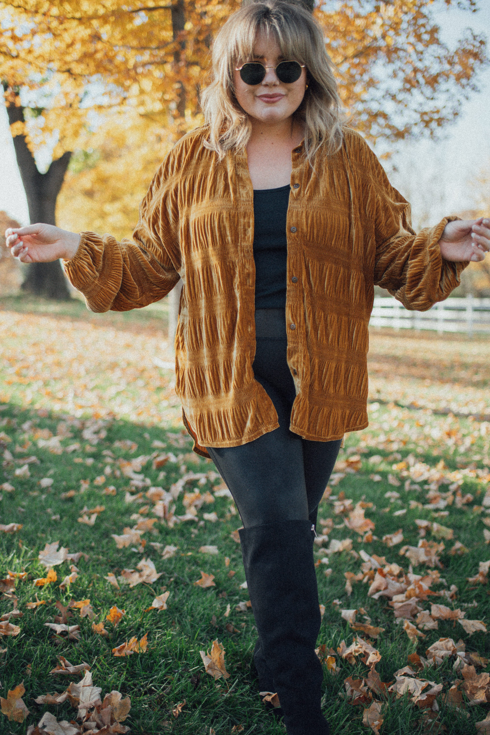 Sharing a cute Thanksgiving outfit that will be so cute and comfortable! Perfect with leggings and a boots for a comfy holiday look! 