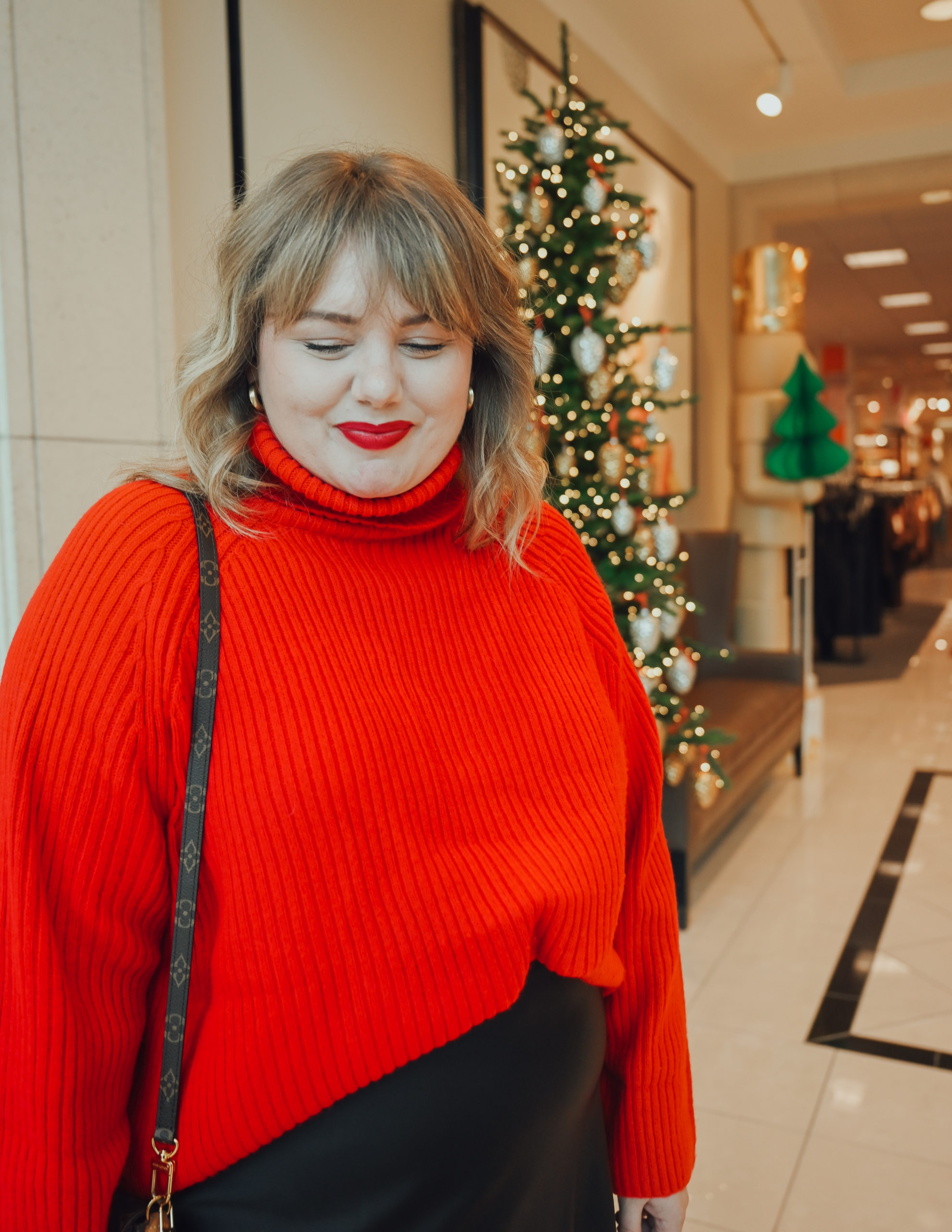Sharing a plus size outfit that is easily dressed up for the holidays. Shop this outfit at Twelve Oaks Mall and through my blog. 