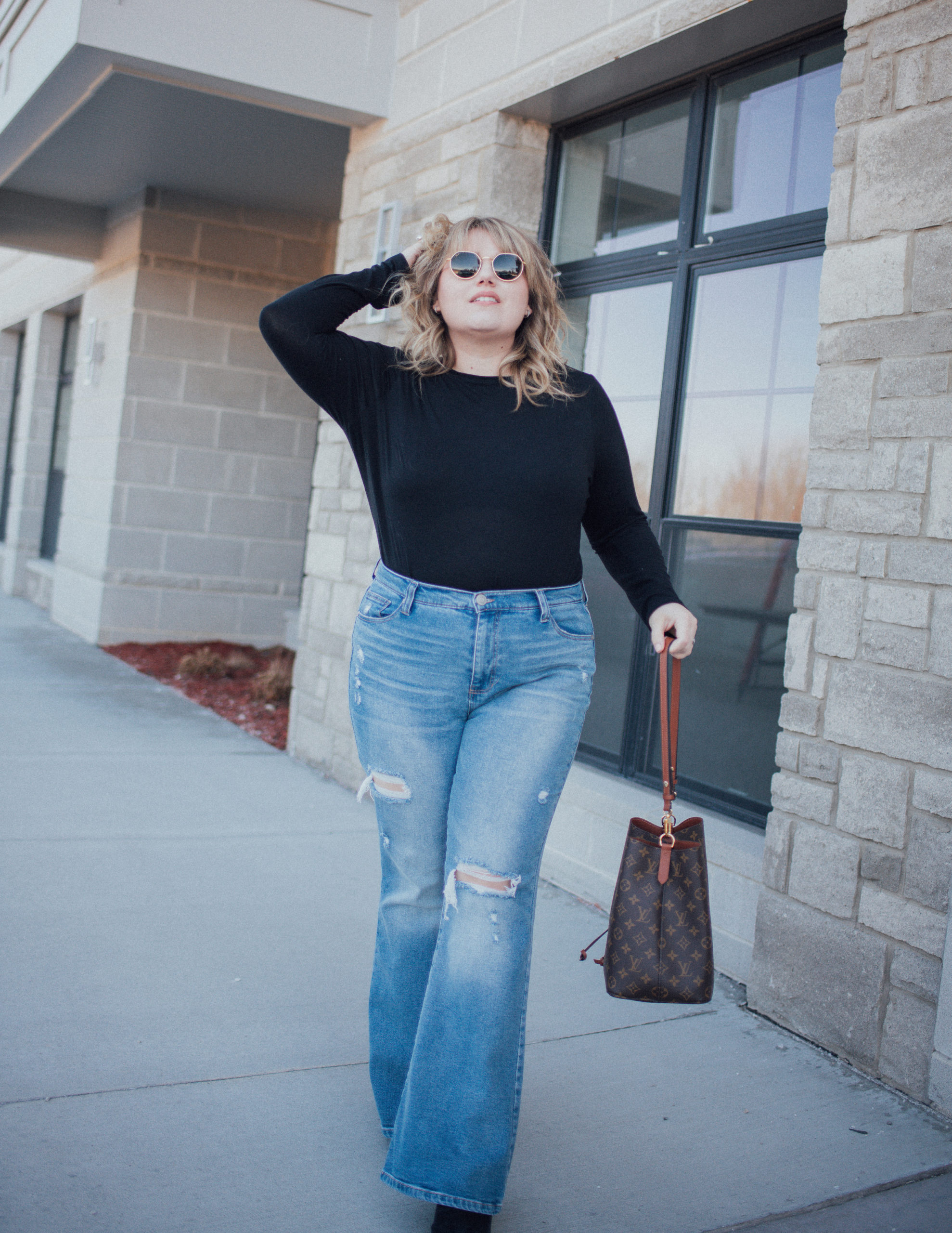 Sharing some plus size flare leg denim and a simple way to style them! Its all about the cut of the flare and keeping the look simple! 