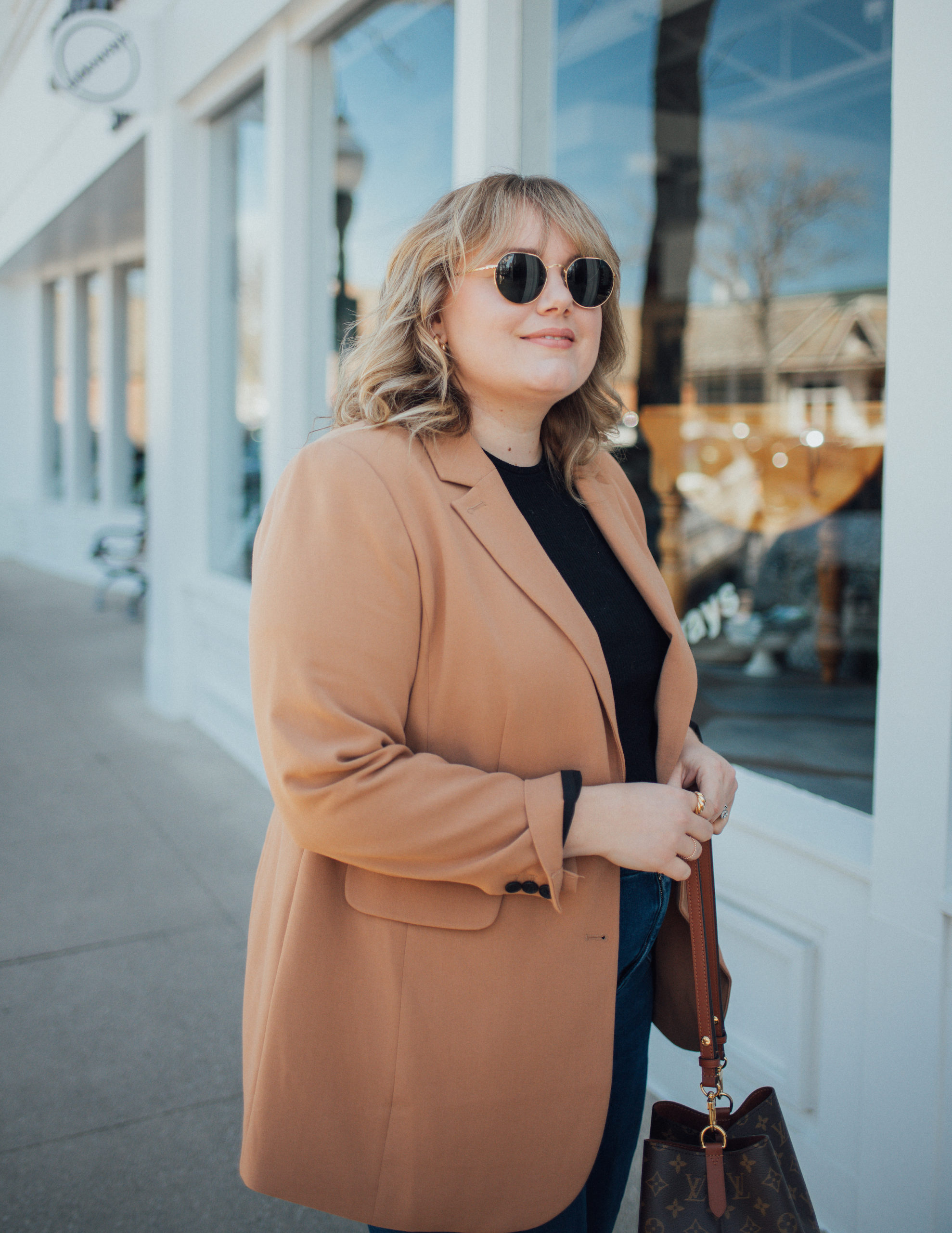 Sharing a chic blazer outfit idea for spring and plus size professional dressing! A blazer adds polish to any outfit from Eloquii! 