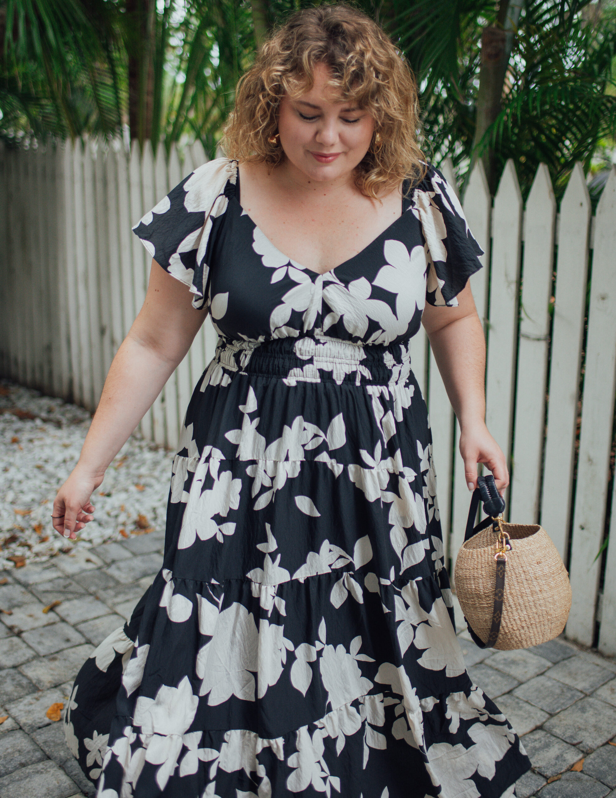 Sharing a round up of 10 spring and summer must have dresses. As the weather warms up its time to enjoy a beautiful dress! 