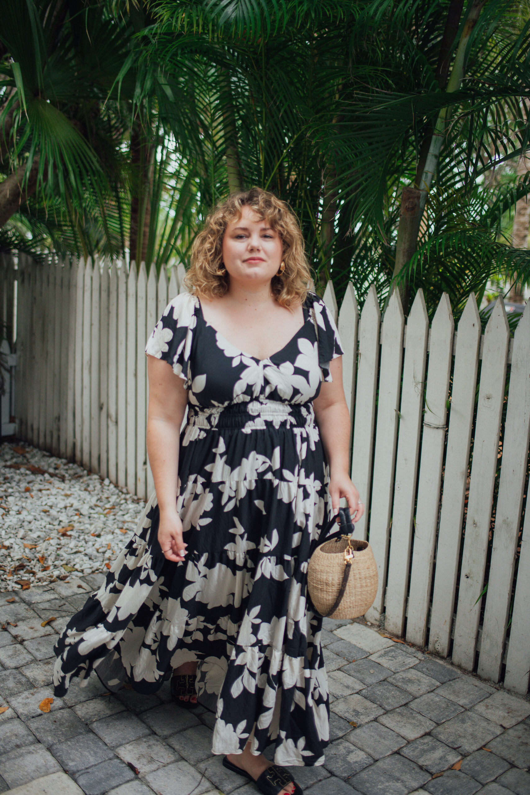 Sharing a round up of 10 spring and summer must have dresses. As the weather warms up its time to enjoy a beautiful dress! 